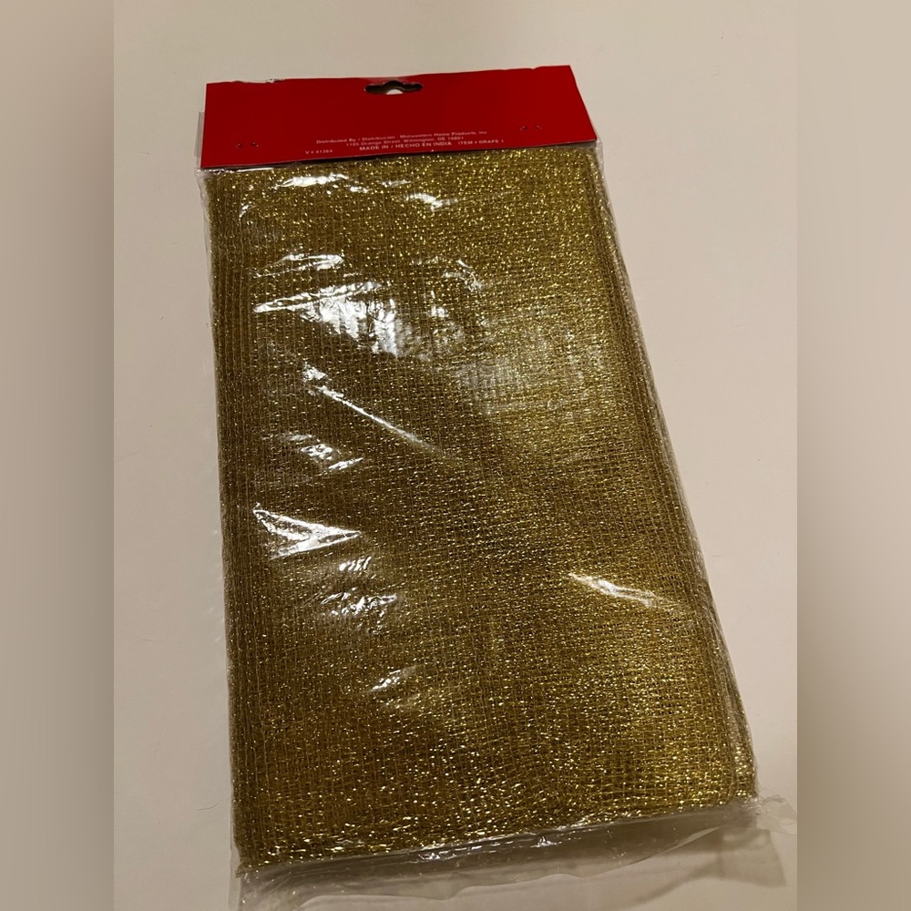 NWT GOLD MESH GARLAND. - Picture 3 of 4